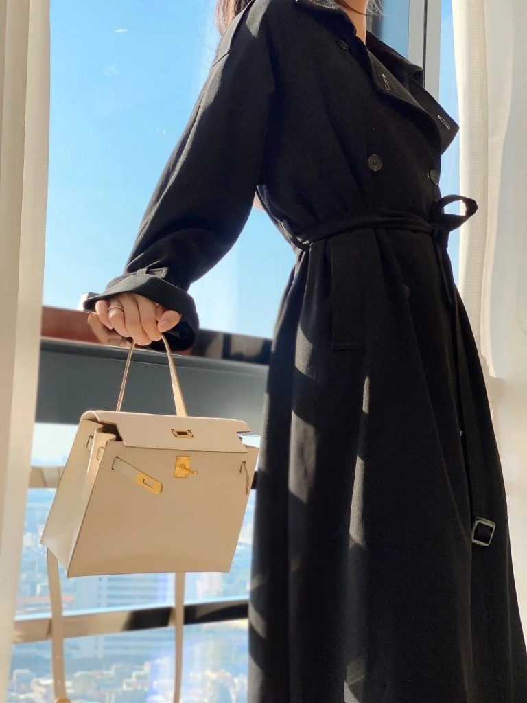 Hermès Kelly Danse styled as a handle bag