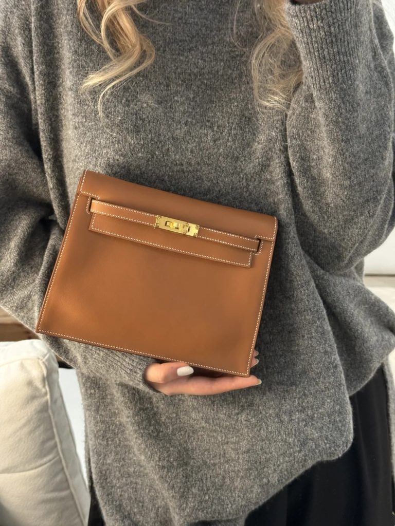 A close-up of a Kelly Danse used as a clutch