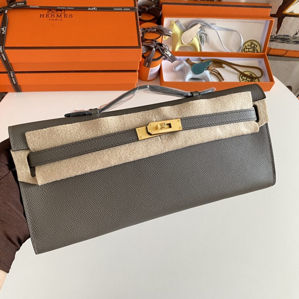 KELLY CUT 31 IN SEAFOAM GREEN CALFSKIN WITH SILVER HARDWARE