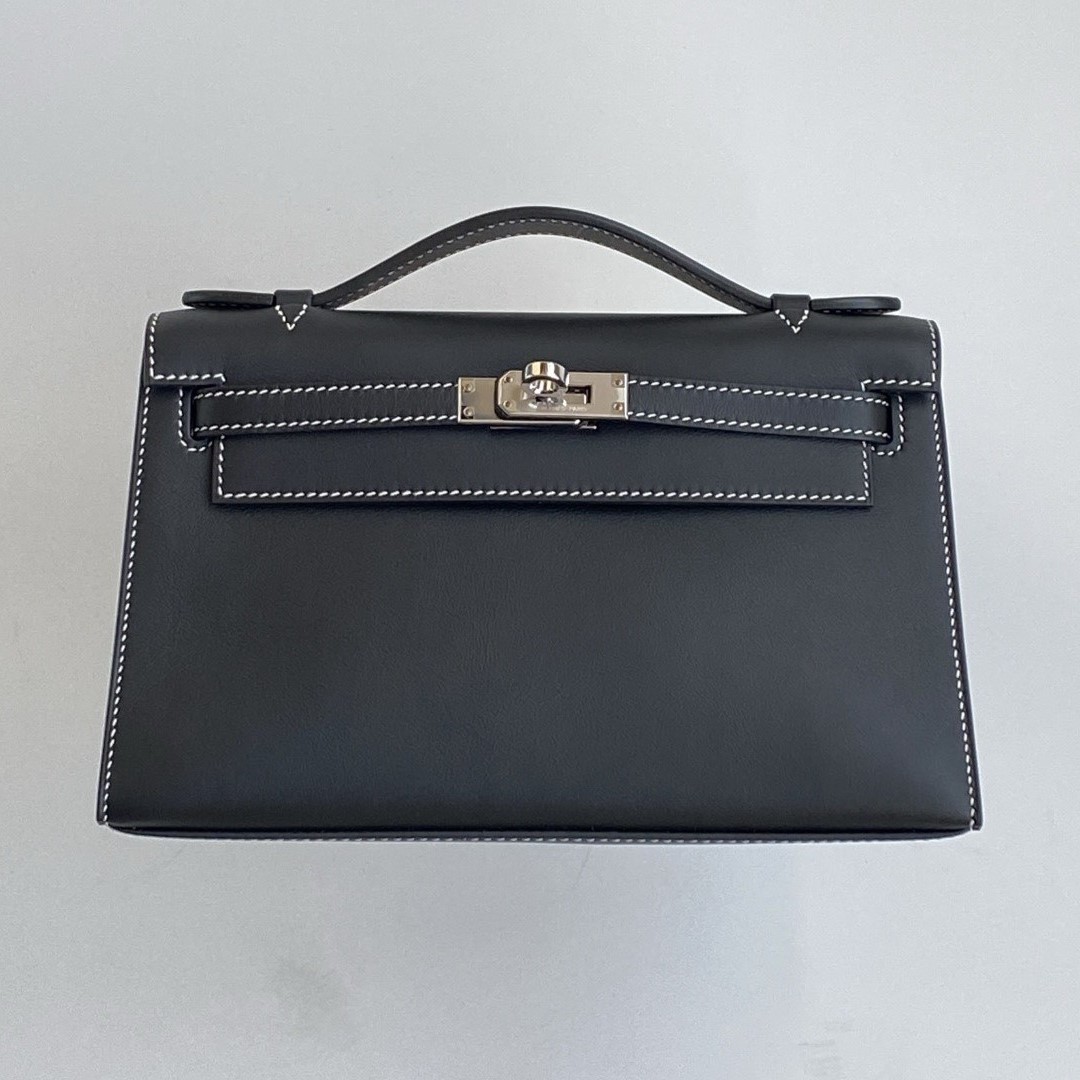 Elegant front perspective of the Kelly Pochette Hermès in black Swift leather